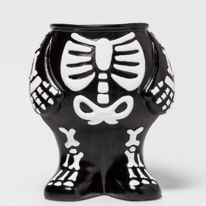 Halloween skeleton decorative prop